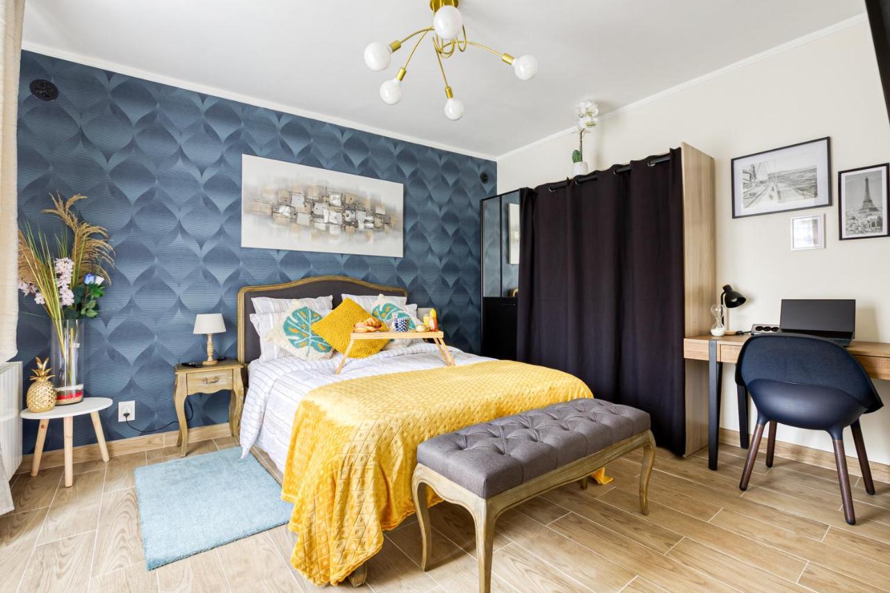 Rer C A 4 Minutes A Pieds Chateau De Versailles 15 Minutes A Pied Apartment Exterior photo