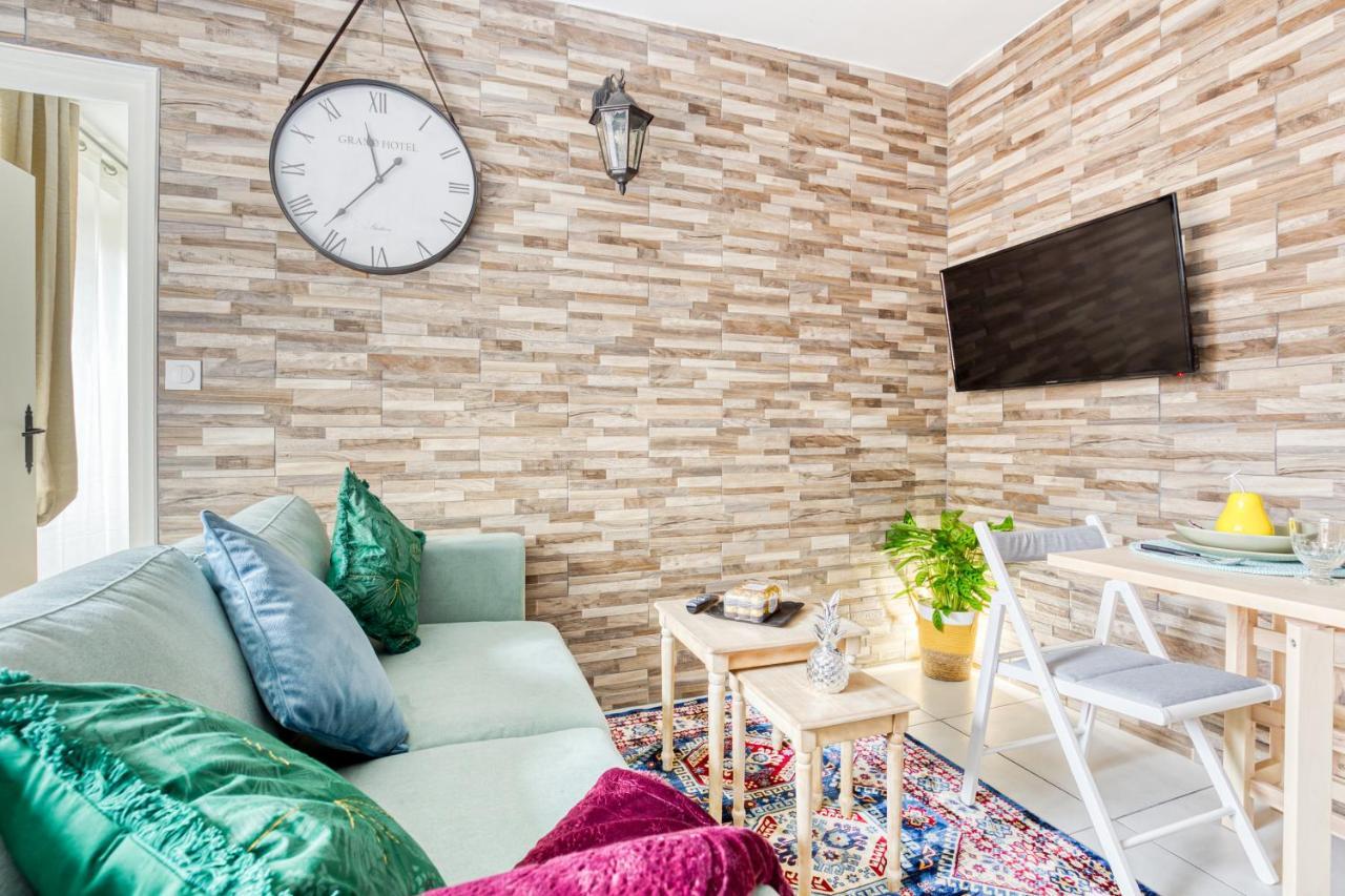 Rer C A 4 Minutes A Pieds Chateau De Versailles 15 Minutes A Pied Apartment Exterior photo