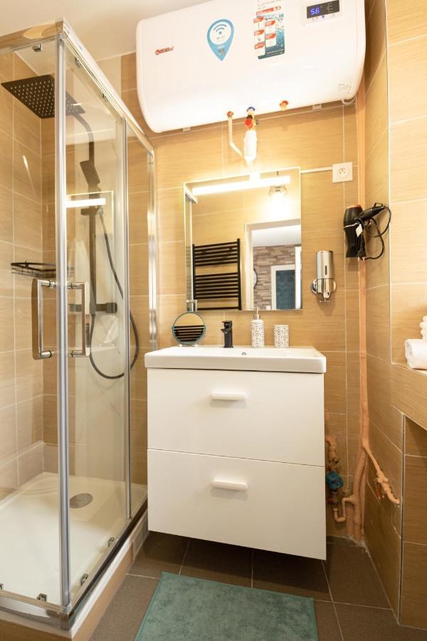 Rer C A 4 Minutes A Pieds Chateau De Versailles 15 Minutes A Pied Apartment Exterior photo