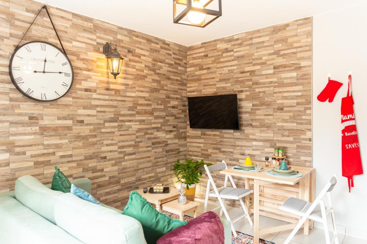 Rer C A 4 Minutes A Pieds Chateau De Versailles 15 Minutes A Pied Apartment Exterior photo